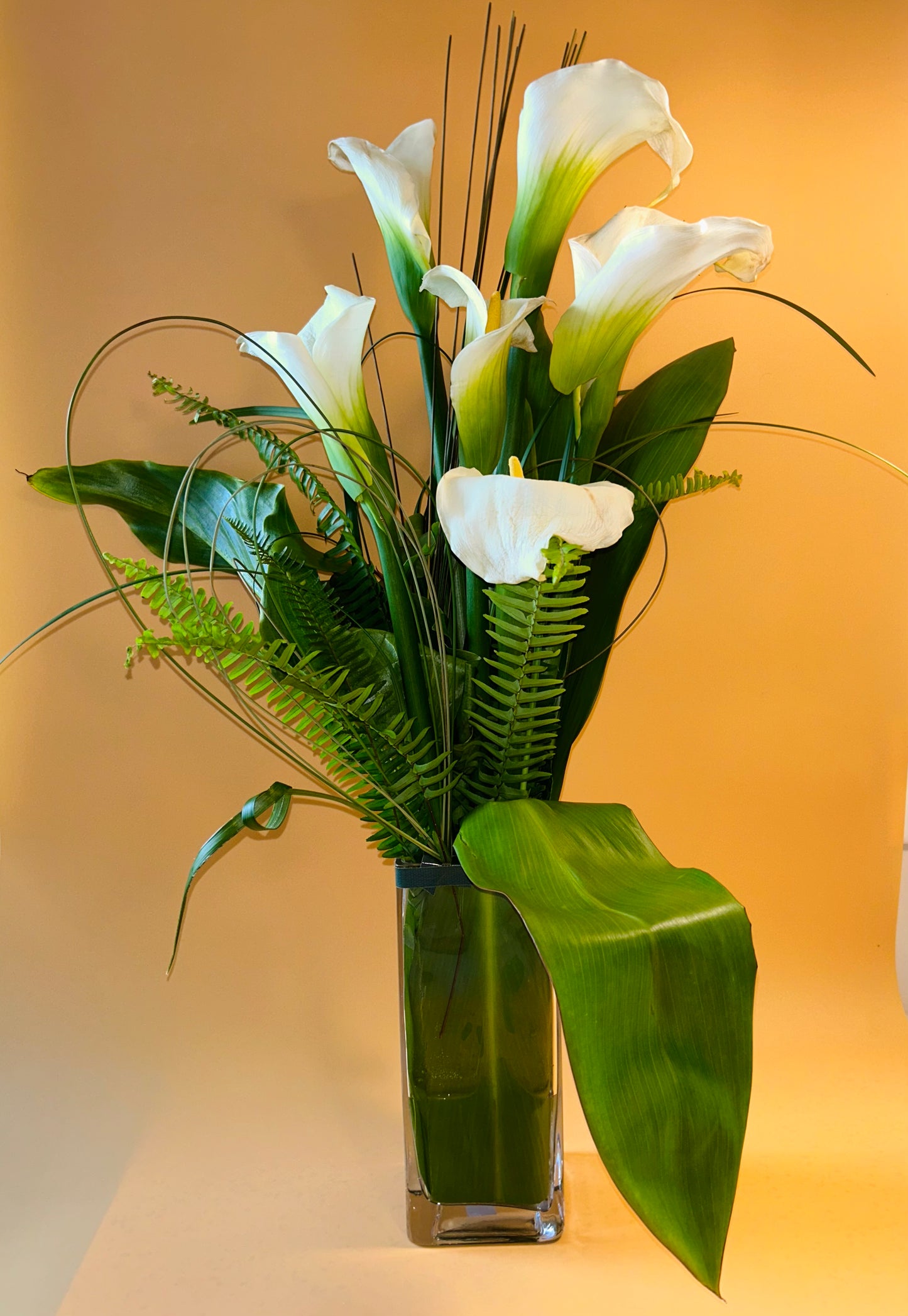 Elegant White Calla Lily Arrangement